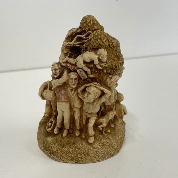 Harmony Kingdom - L. McCatty SIAB carved resin Ornament - Trinket Box