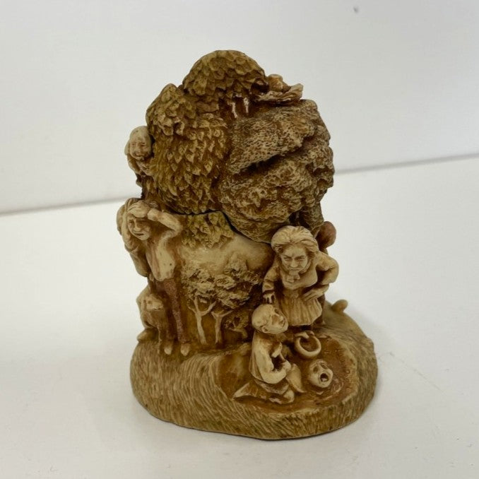 Harmony Kingdom - L. McCatty SIAB carved resin Ornament - Trinket Box